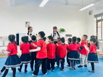 ABULM HÌNH ẢNH SINH HOẠT CHUYÊN ĐỀ HĐ: “VI KHUẨN CÓ HẠI VÀ ĐƯỜNG ĐI CỦA VI KHUẨN CÓ HẠI” TRẺ MẪU GIÁO 5-6 TUỔI CÔ GIÁO NGUYỄN THỊ THANH TUYỀN - LƯƠNG THỊ HIÊN.