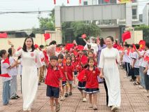 HOẠT ĐỘNG TRẢI NGHIỆM: BÉ MẪU GIÁO 5-6 TUỔI THAM GIA THAM QUAN TRƯỜNG TIÊU HỌC DÂN HOÀ