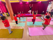 LỚP TẬP YOGA CỦA CÁC BÉ – KHỎE MẠNH, THƯ GIÃN VÀ VUI TƯƠI